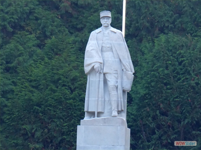 ... Statue du Marchal Foch 